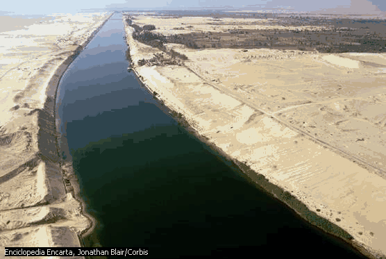El canal de Suez, que se cerró desde 1967 hasta mediados de 1975,