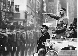 Resultado de imagen para Hitler saluda a las SS