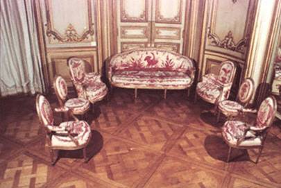 Banqueta capitoné de lino y madera de roble estilo Luis XV